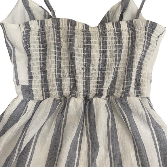 Sky and Sparrow blue and white striped romper Size XS - Picture 5 of 6